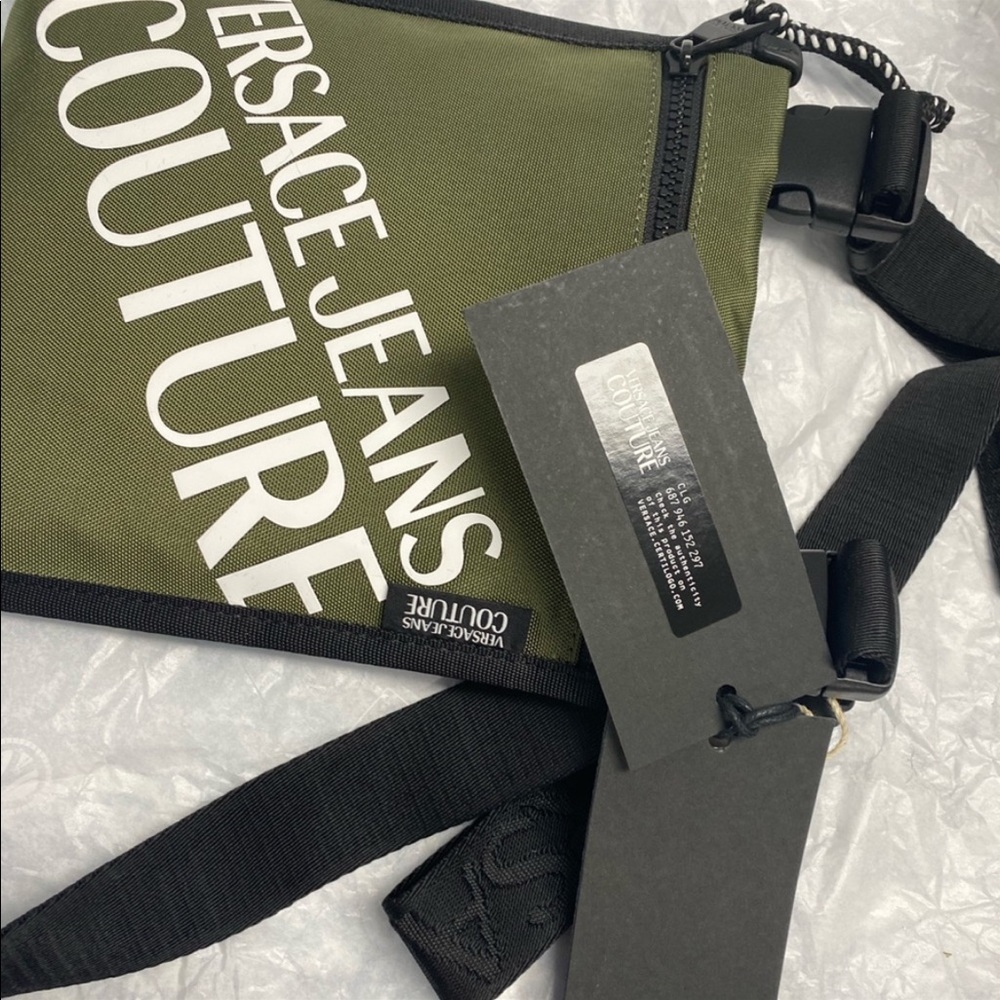 Versace couture Macro Logo collection techno fabric & leather messenger bag - Picture 9 of 16